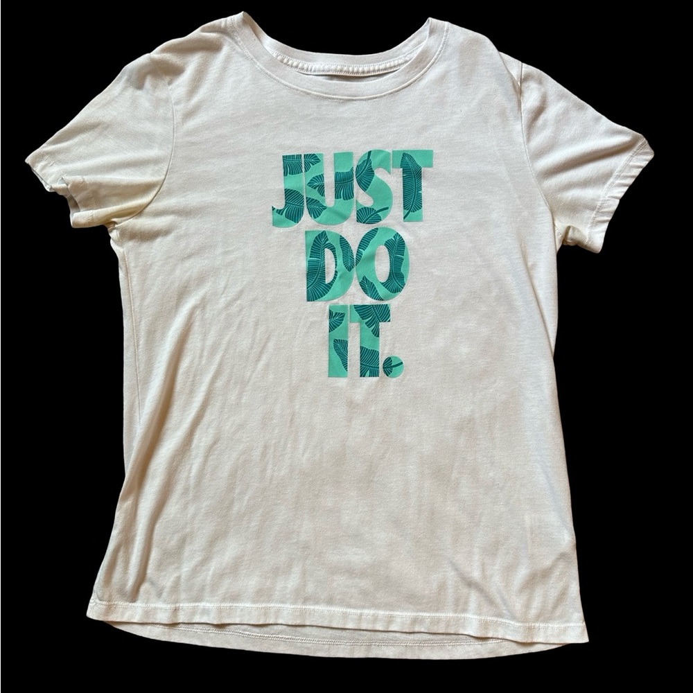 Womens Nike Tee M